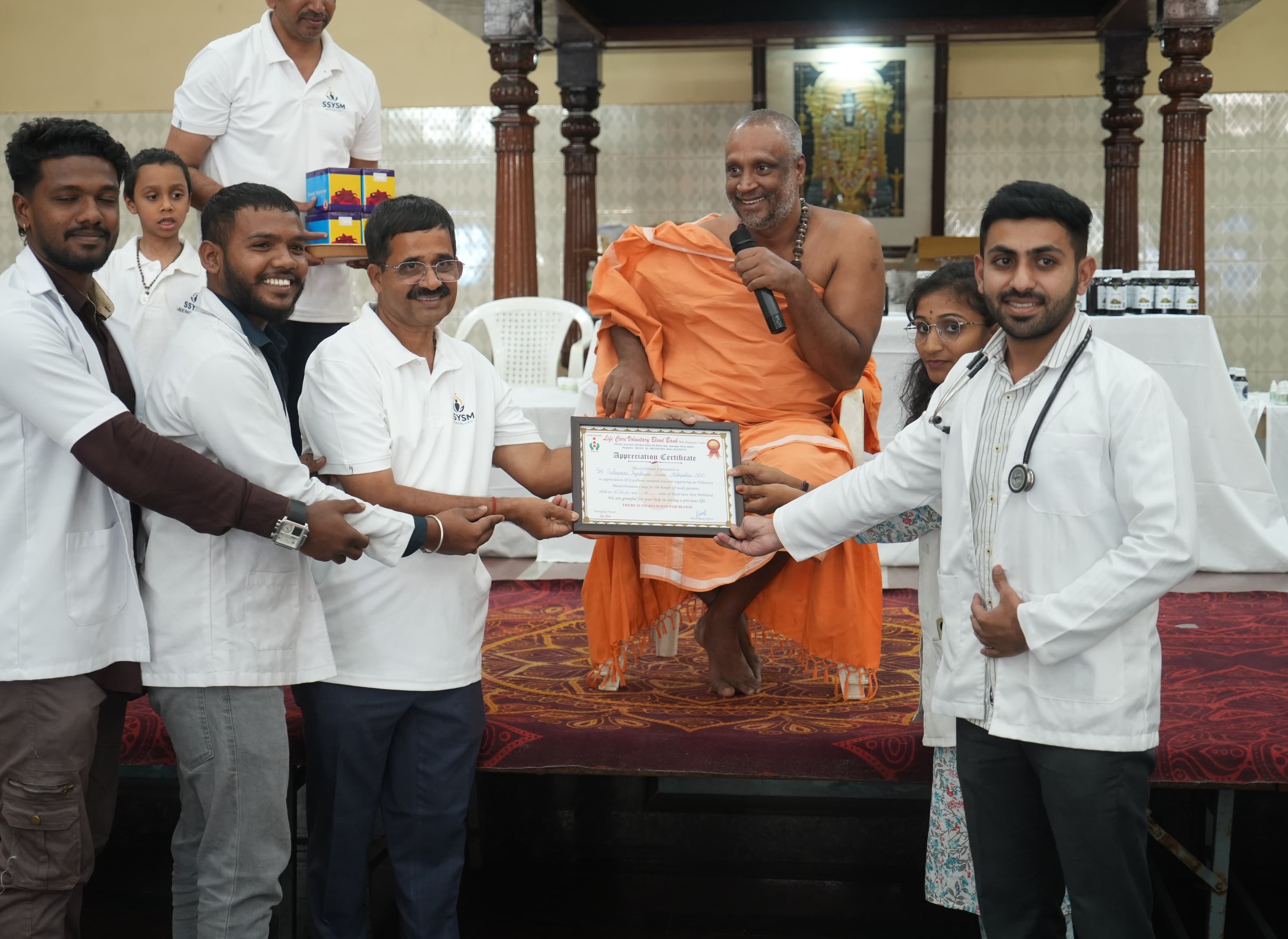 Partner hospitals and clinics honoured with certificates of appreciation.